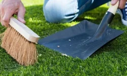 Limpieza de césped artificial.